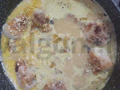 Švelni vištiena grietinėlės padaže su karčiu Žingsnis 4