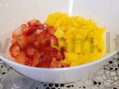 Varškės parfe su uogomis Žingsnis 2