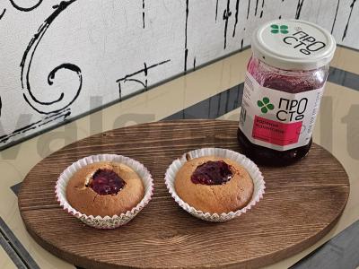 Mafinas su aviečių uogiene ir marmeladiniais saldainiais Žingsnis 4