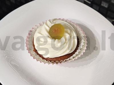 Mafinas su aviečių uogiene ir marmeladiniais saldainiais pagrindine nuotrauka