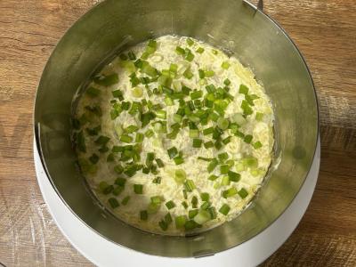 Salotas su raudonąja žuvimi ir ikrais „Carskij“ Žingsnis 3