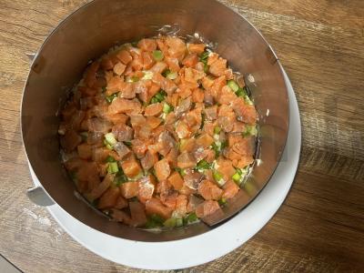 Salotas su raudonąja žuvimi ir ikrais „Carskij“ Žingsnis 4