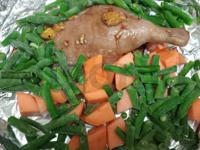 Keptas antis šlaunelė mandarinų marinate su žaliųjų pupelių ir batatų garnyru Žingsnis 4