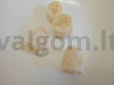 Bananų-mėlynių pieno kokteilis Žingsnis 1