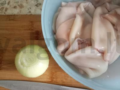 Švelnus kalmaras grietinėlės padaže Žingsnis 1