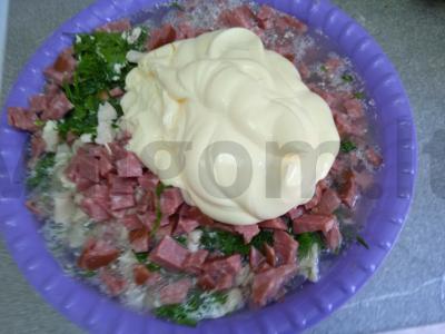 Okroška su vištiena ir rūkytomis dešromis ant beržo sulčių Žingsnis 8