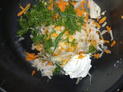 Sultingas salotas iš kolrabi ir morkų su grietine Žingsnis 3