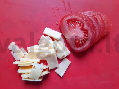 Tortilija su faršu, sūriu ir pomidorais Žingsnis 1