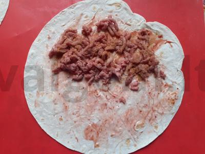 Tortilija su faršu, sūriu ir pomidorais Žingsnis 3