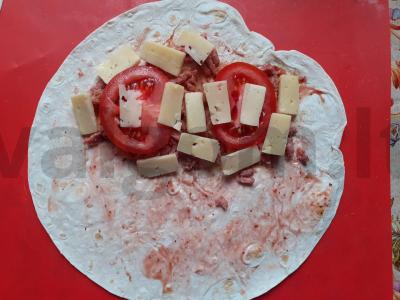 Tortilija su faršu, sūriu ir pomidorais Žingsnis 4
