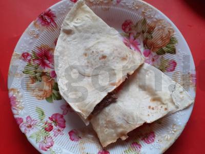 Tortilija su faršu, sūriu ir pomidorais pagrindine nuotrauka