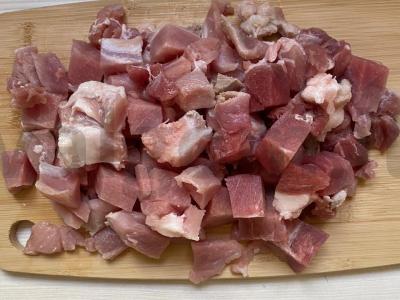 Troškinta kiauliena su daržovėmis ir prieskoniais Žingsnis 3