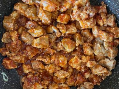 Troškinta kiauliena su daržovėmis ir prieskoniais Žingsnis 6