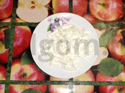 Salotas „Gėlynas“ su rūkytomis vištienos šlaunelėmis ir korėjietiška morkų salotomis Žingsnis 4