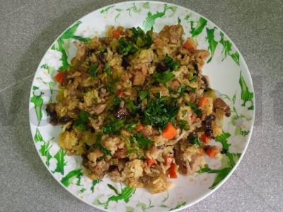 Ryžiai su antis krūtinėlė, pievagrybiais ir daržovėmis pagrindine nuotrauka