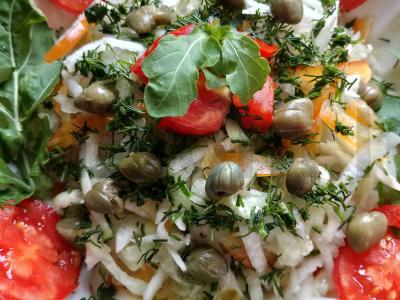 Radinio salotos su kaparėliais pagrindine nuotrauka