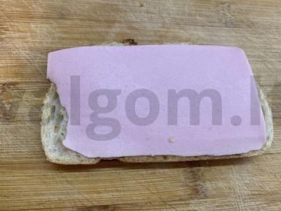 Sumuštinis su marinuotų agurkų rožėmis Žingsnis 4