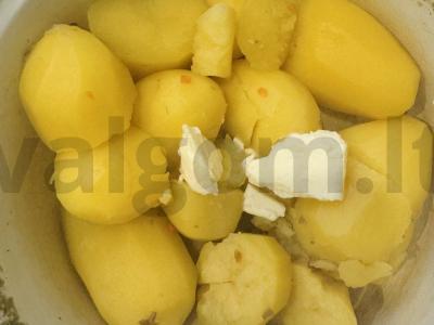 Naujųjų metų virtinukai su bulvėmis ir grybais Žingsnis 4