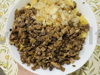 Naujųjų metų virtinukai su bulvėmis ir grybais Žingsnis 5