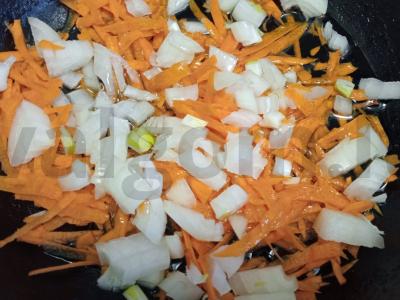 Plovas su „Basmati“ ryžiais ir vištienos širdelėmis Žingsnis 1