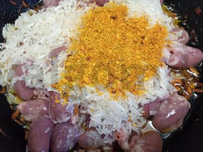 Plovas su „Basmati“ ryžiais ir vištienos širdelėmis Žingsnis 4