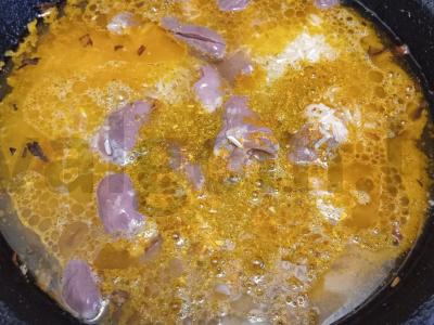 Plovas su „Basmati“ ryžiais ir vištienos širdelėmis Žingsnis 6