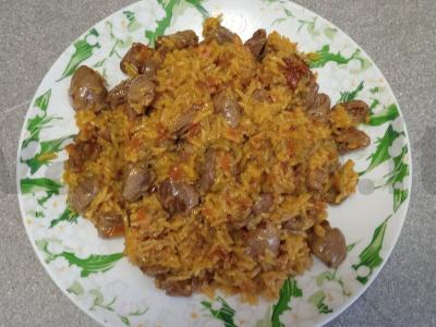 Plovas su „Basmati“ ryžiais ir vištienos širdelėmis Žingsnis 8