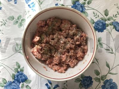 Kiaulienos kotletai su šalavijais ir čiobreliais Žingsnis 1