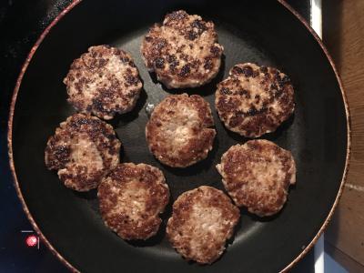 Kiaulienos kotletai su šalavijais ir čiobreliais Žingsnis 4