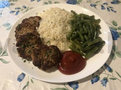 Kiaulienos kotletai su šalavijais ir čiobreliais pagrindine nuotrauka