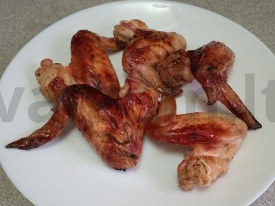 Kepti vištienos sparneliai mandarinų ir medaus marinate Žingsnis 4