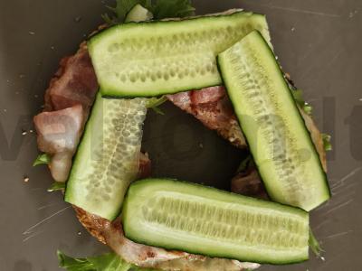 Krištolinė bagelė su bekonu ir agurku Žingsnis 5