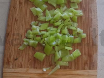 Vasaros daržovių salotos su žolelėmis ir sūriu Žingsnis 6