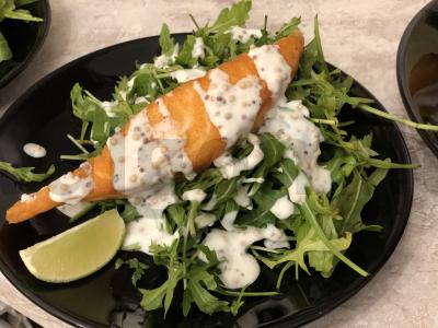 Lašiša su rukola ir graikiško jogurto padažu pagrindine nuotrauka