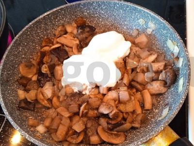 Bulvių blynai su grybais grietinėje Žingsnis 8