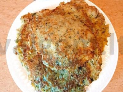 Bulvių blynai su grybais grietinėje pagrindine nuotrauka