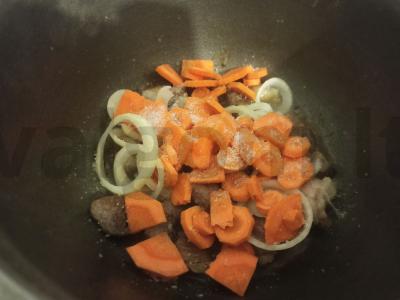 Namų plovas su kiauliena ir ciberžole katile Žingsnis 3