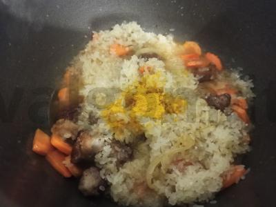 Namų plovas su kiauliena ir ciberžole katile Žingsnis 4