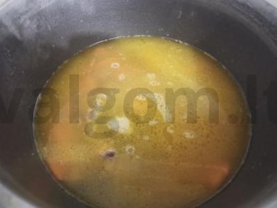 Namų plovas su kiauliena ir ciberžole katile Žingsnis 5