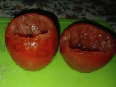 Pomidorai, įdaryti sūriu su mėlynąja pelėsiu, varške ir česnaku Žingsnis 1