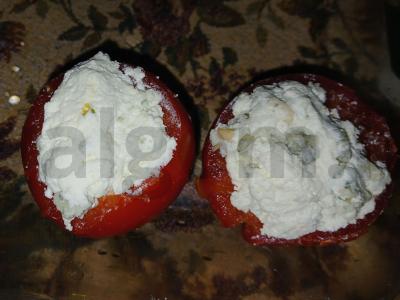 Pomidorai, įdaryti sūriu su mėlynąja pelėsiu, varške ir česnaku Žingsnis 3