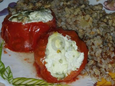 Pomidorai, įdaryti sūriu su mėlynąja pelėsiu, varške ir česnaku pagrindine nuotrauka