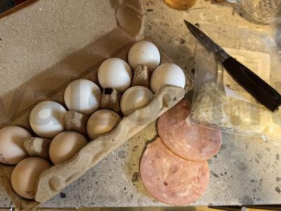 Kiaušiniai su kumpiu ir sūriu Žingsnis 1