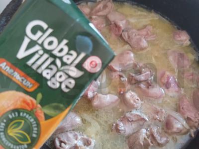 Troškinti vištienos širdelės apelsinų sultyse Žingsnis 3