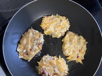 Moliūgų-obuolių bulviniai blynai su avinžirnių miltais Žingsnis 4