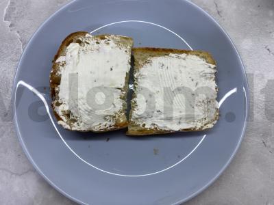 Sumuštinis su varškės sūriu ir avokadu pusryčiams Žingsnis 2