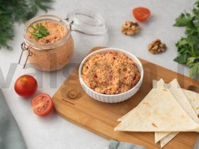 Riešutų adžika pagrindine nuotrauka