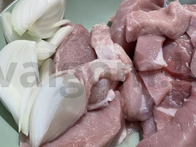 Kiaulienos kotletai su svogūnais ir duona Žingsnis 1