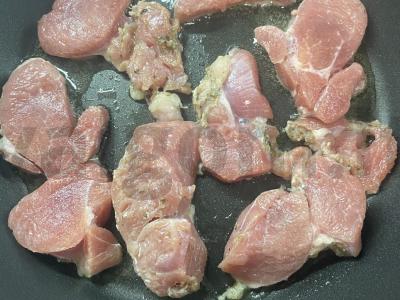 Indėnų šlaunelių medalionai česnakinėje marinate Žingsnis 2