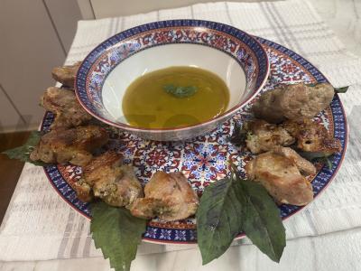 Indėnų šlaunelių medalionai česnakinėje marinate pagrindine nuotrauka